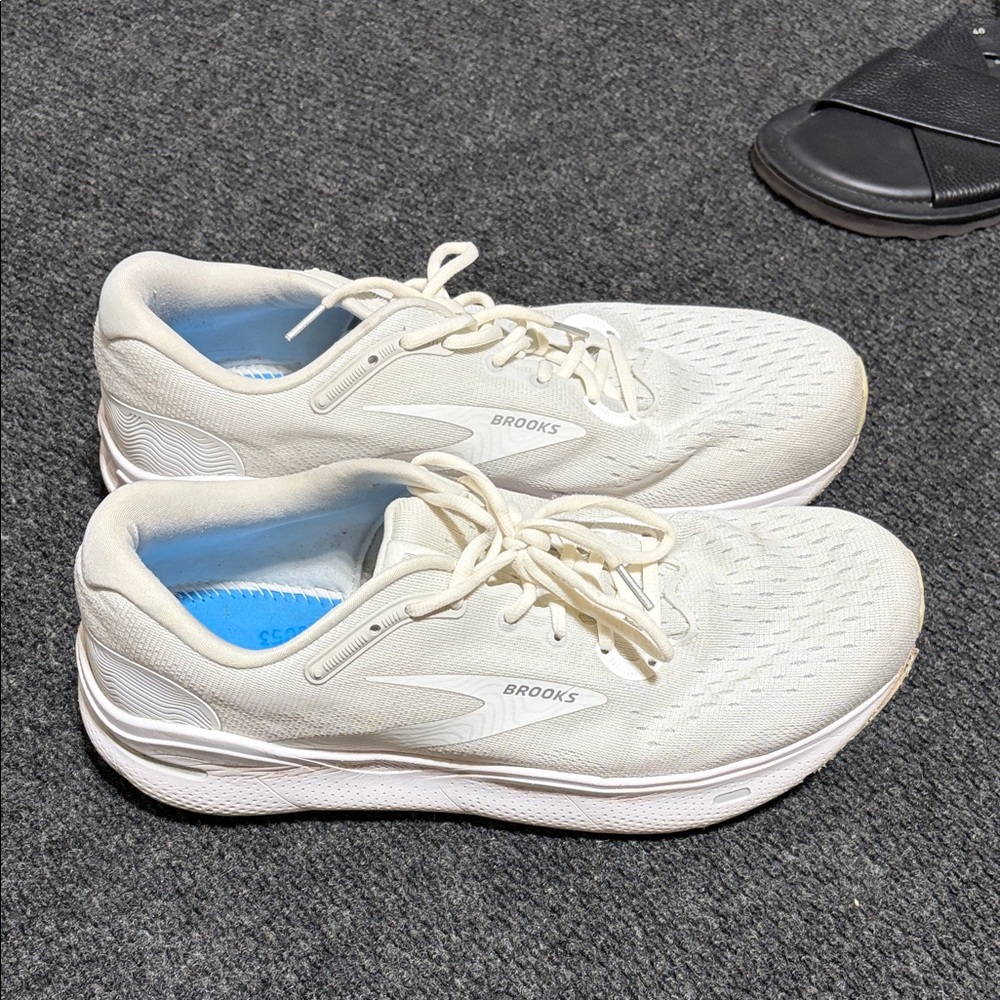 Brooks Men’s White Running Shoes - Lightweight Cushioned Trainer - Size 13
